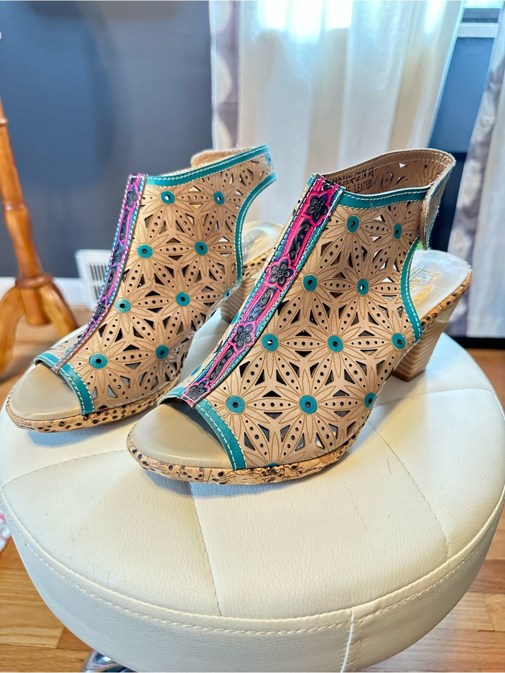 L’Artiste Spring Step Marjan Floral Leather Sandals 39
